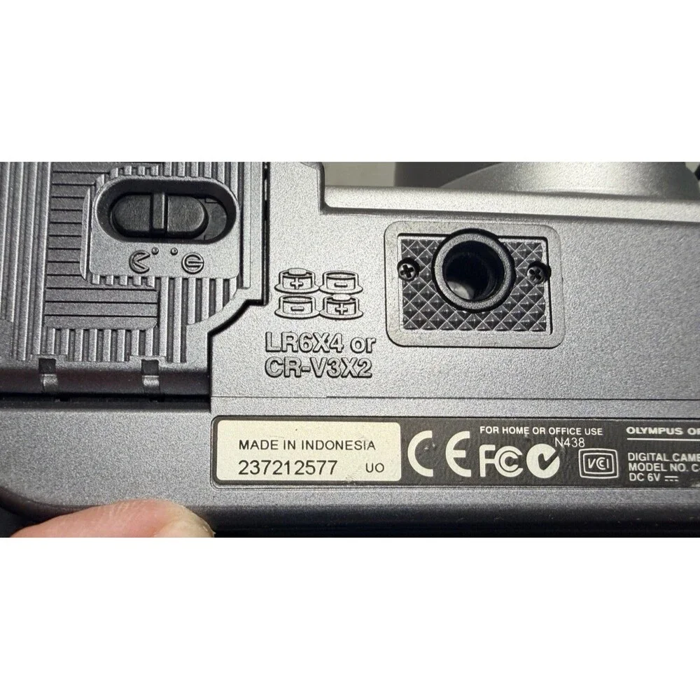 Olympus CAMEDIA C-4000 Zoom 4.0MP Digital Camera Silver W/ Memory Card Tested